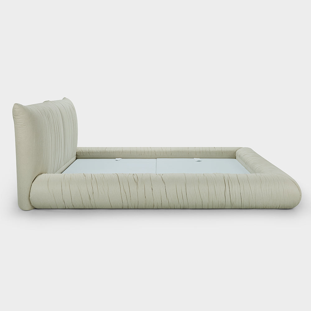 Larissa Bed